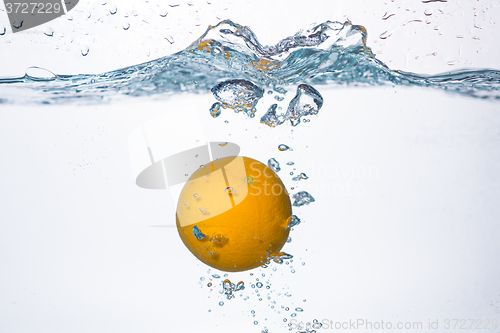 Image of orange splash in water 