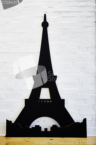 Image of Statue of eiffel tower from cardboard