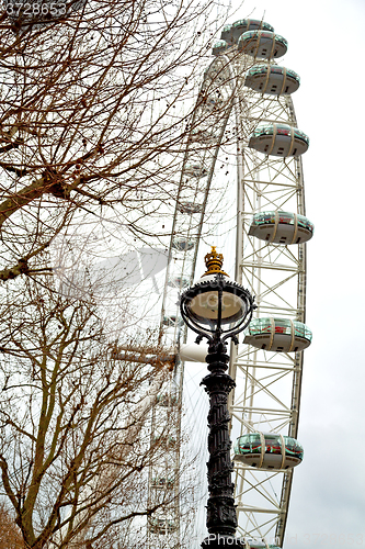 Image of london eye in the spring sky and white clouds