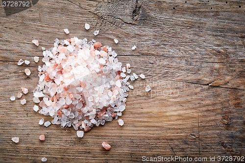 Image of heap of pink himalayan salt