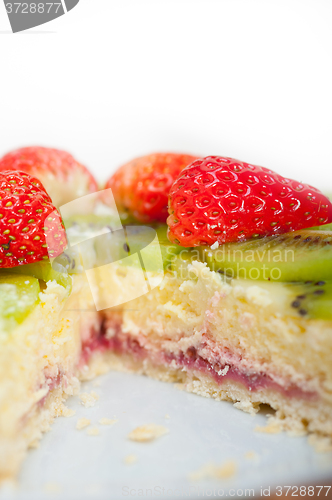 Image of kiwi and strawberry pie tart 