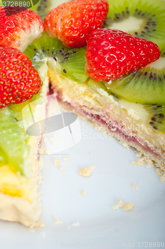 Image of kiwi and strawberry pie tart 