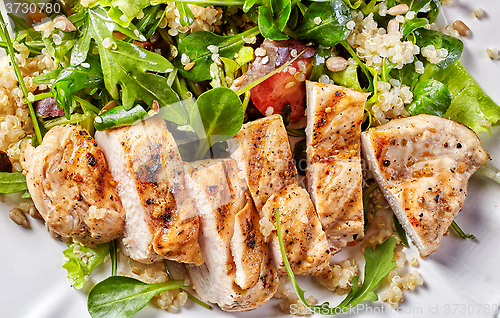 Image of Quinoa and vegetable salad with grilled chicken
