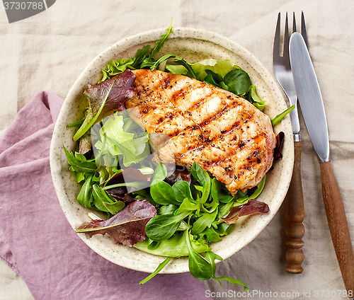 Image of Bowl of green salad and grilled chicken fillet