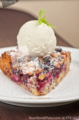 Image of Crumble pie with black currants 