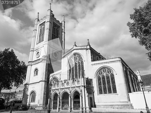 Image of Black and white St Margaret Church in London