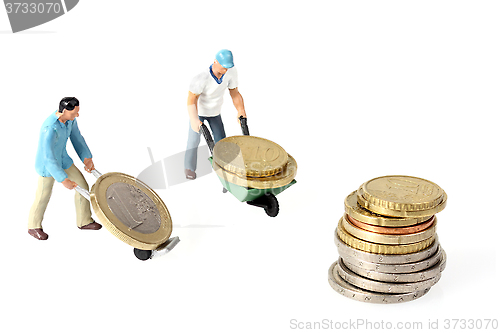 Image of Two Miniature workers drives euro coins