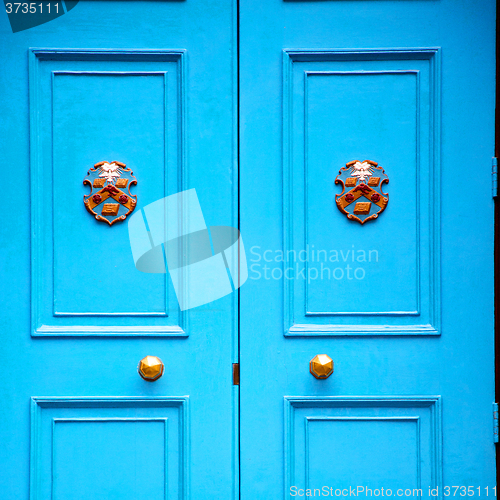 Image of  blue handle in london antique brown door  rusty  brass nail and