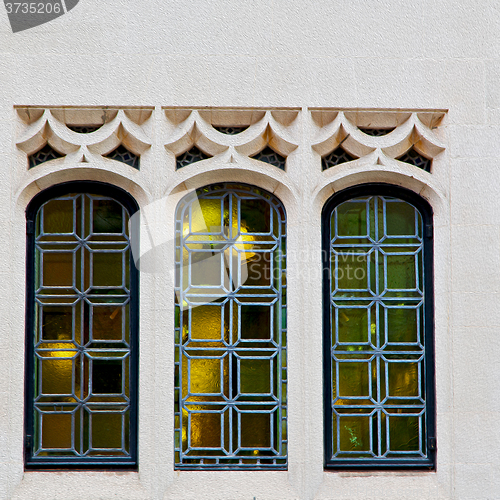 Image of old windon in england london brick and glass the wall 