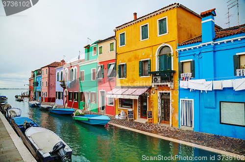 Image of Brightly painted houses at the Burano canal