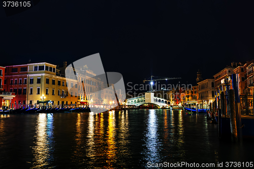 Image of Rialto bridge (Ponte di Rialto) in Venice, Italy