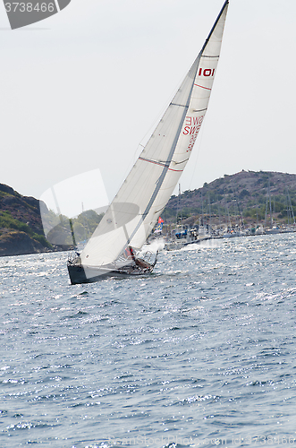 Image of one sailing boat in a competition