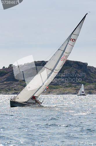 Image of one sailing boat in a competition