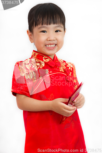 Image of Chinese little girl holding red envelope