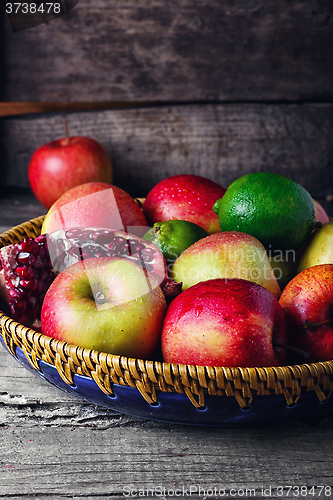 Image of Delicious apples on platter