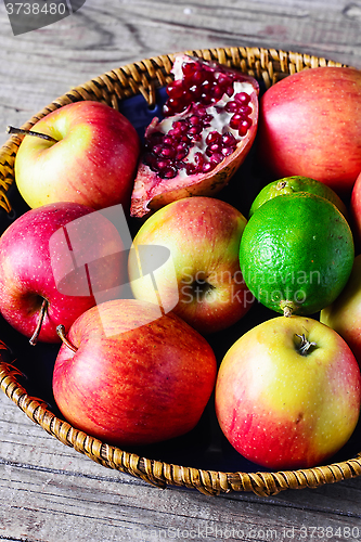 Image of Delicious apples on platter