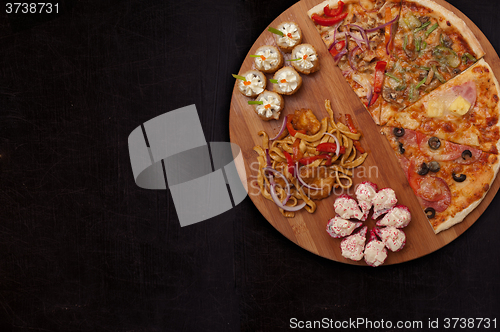 Image of pizza and sushi 