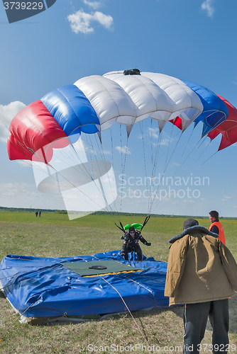 Image of Parachutist landed near a target