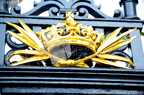 Image of in london england the old metal gate   