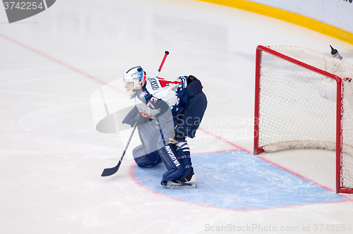 Image of I. Proskuryakov (73) defend the gate