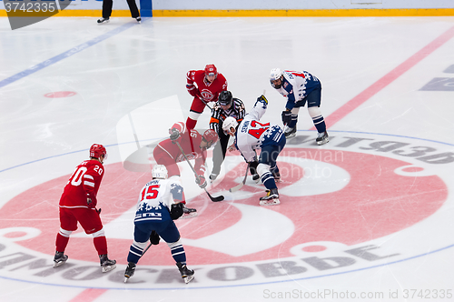 Image of R. Horak (15) and D. Semin (42) on faceoff