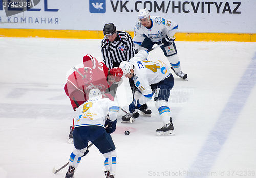 Image of D. Boyd (41) and Y. Koksharov (27) on face-off