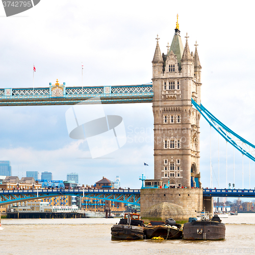 Image of london tower in england old bridge and the cloudy sky