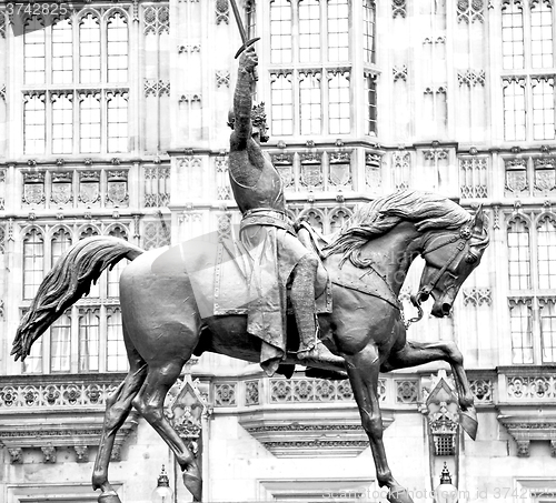 Image of marble and statue in old city of london england