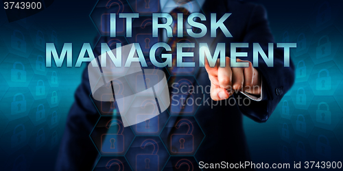 Image of Consultant Pushing IT RISK MANAGEMENT