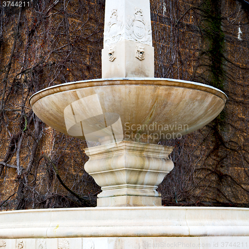 Image of historic   marble and statue in old city of london england