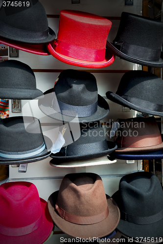 Image of in london old red hat and black  the  fashion shop