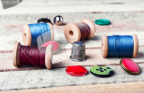 Image of thread and buttons