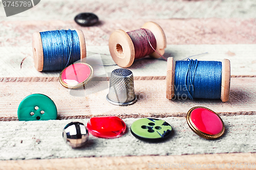 Image of thread and buttons