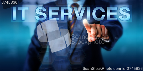 Image of Consultant Pressing IT SERVICES Onscreen