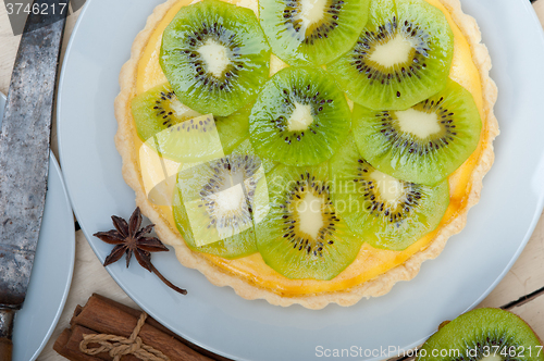 Image of kiwi  pie tart and spices