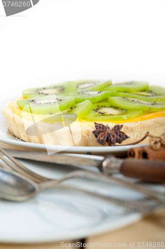 Image of kiwi  pie tart and spices