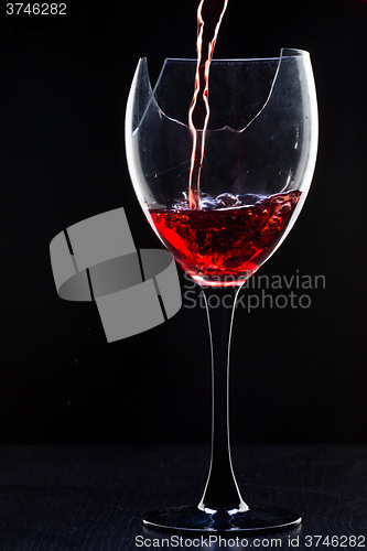 Image of Red wine pouring