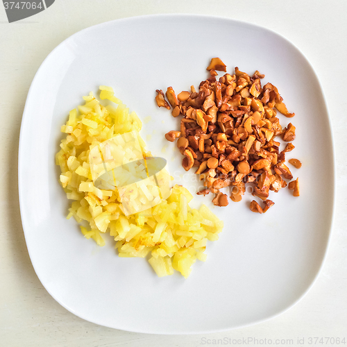 Image of Chanterelle mushrooms and fried potatoes