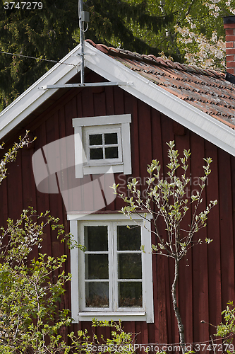 Image of small cottage