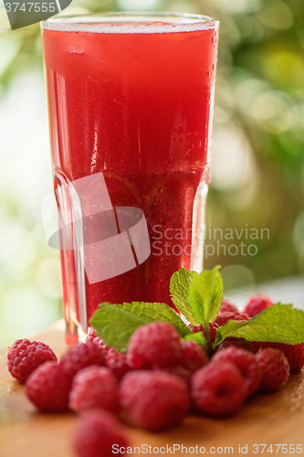 Image of fruit drink with raspberries