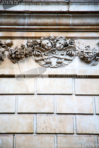 Image of marble and statue in old   london 