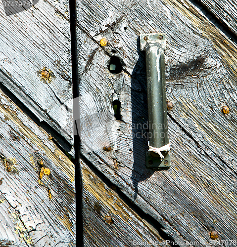 Image of  cross lombardy    seprio a    rusty brass  door curch  closed i