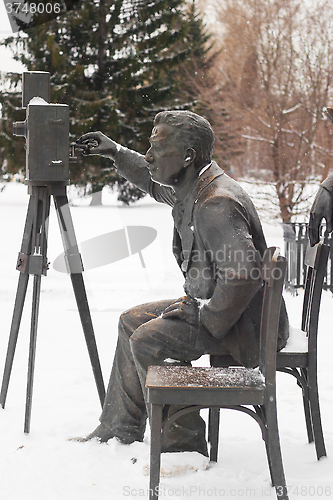 Image of The bronze figure of a man and two bronze chair