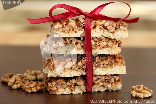 Image of Cakes with caramelized walnuts.