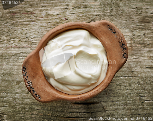 Image of bowl of sour cream