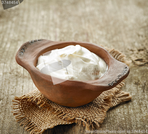 Image of bowl of sour cream