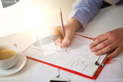 Image of The male hand drawing a graph of growth