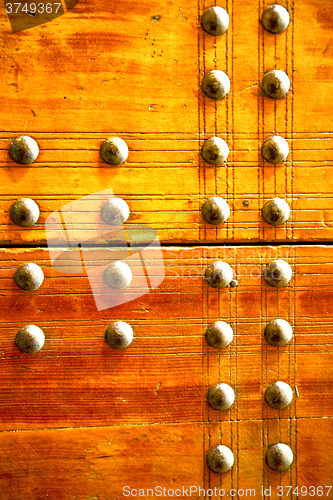 Image of metal  paint in the     red wood door and rusty  yellow  