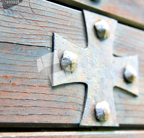 Image of  cross lombardy   arsago seprio abstract  blur   closed wood ita