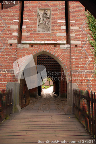 Image of entrance gate of the castle